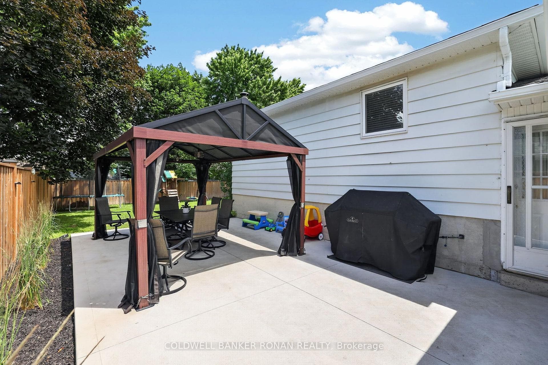 281 Tupper Boulevard photo 34