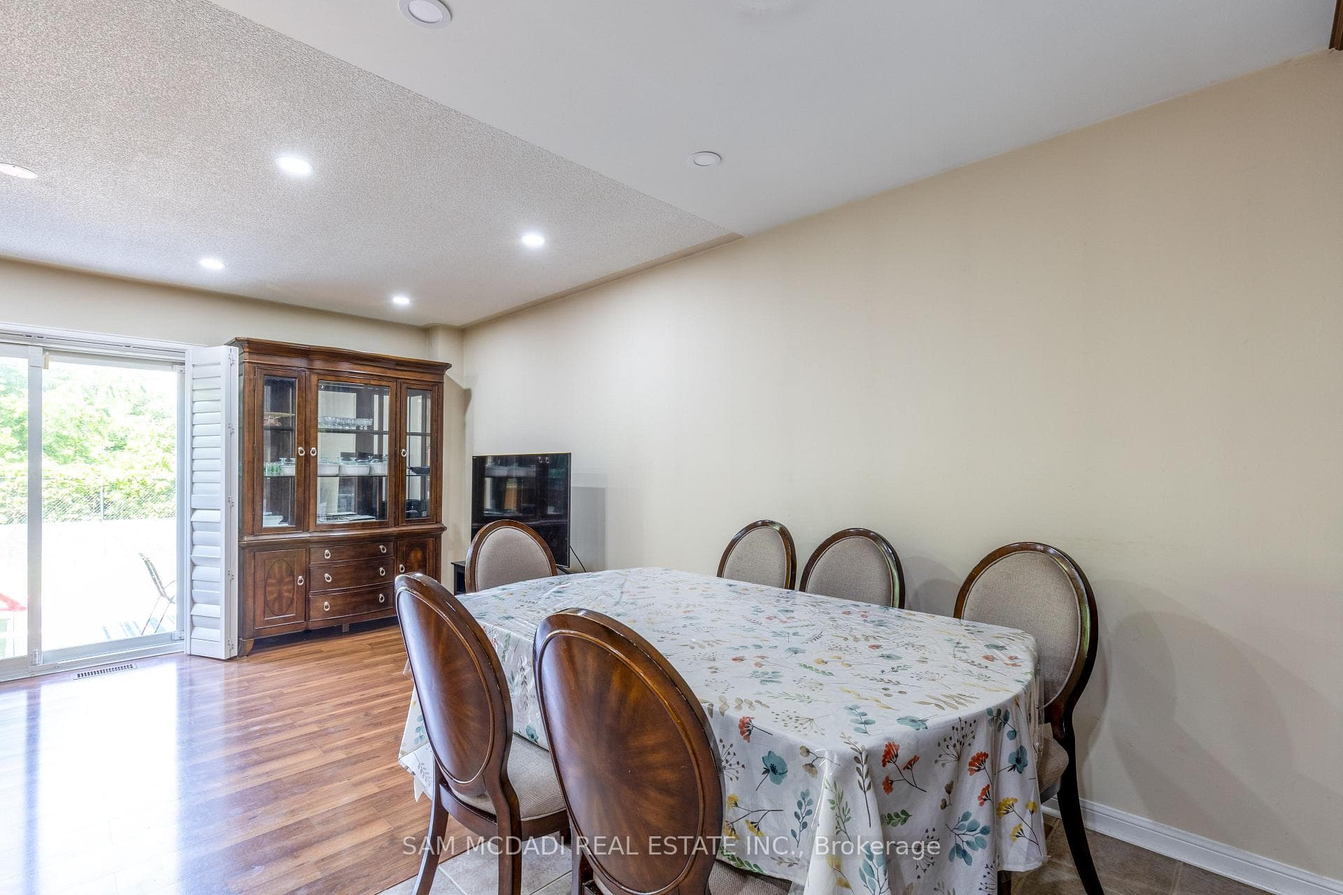1421 Spring Garden Court photo 11