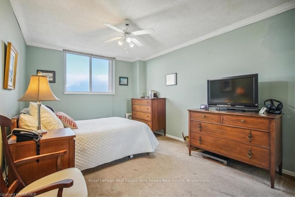 975 WARWICK Court Unit 810 photo 22