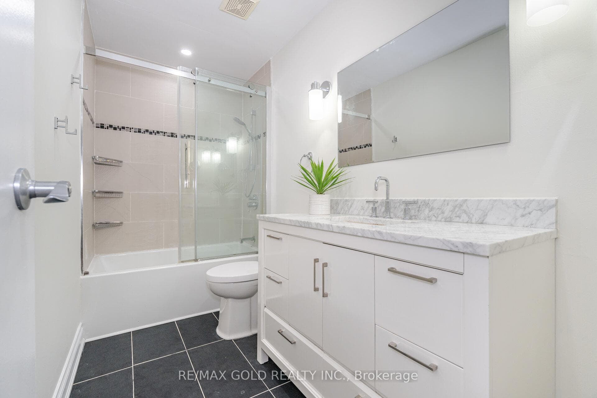 51 Thornbury Circle photo 25