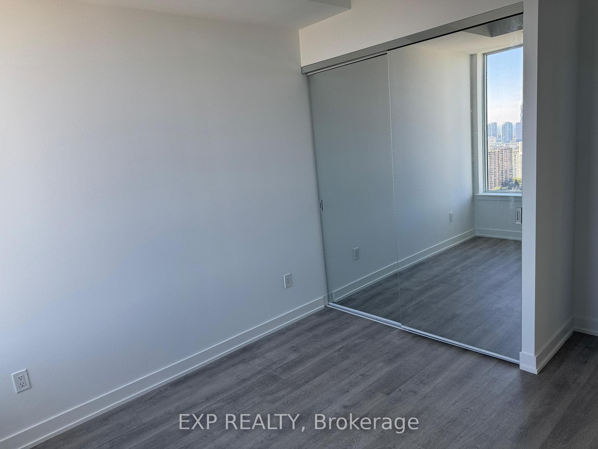 5105 Hurontario Street Unit 3204 photo 10
