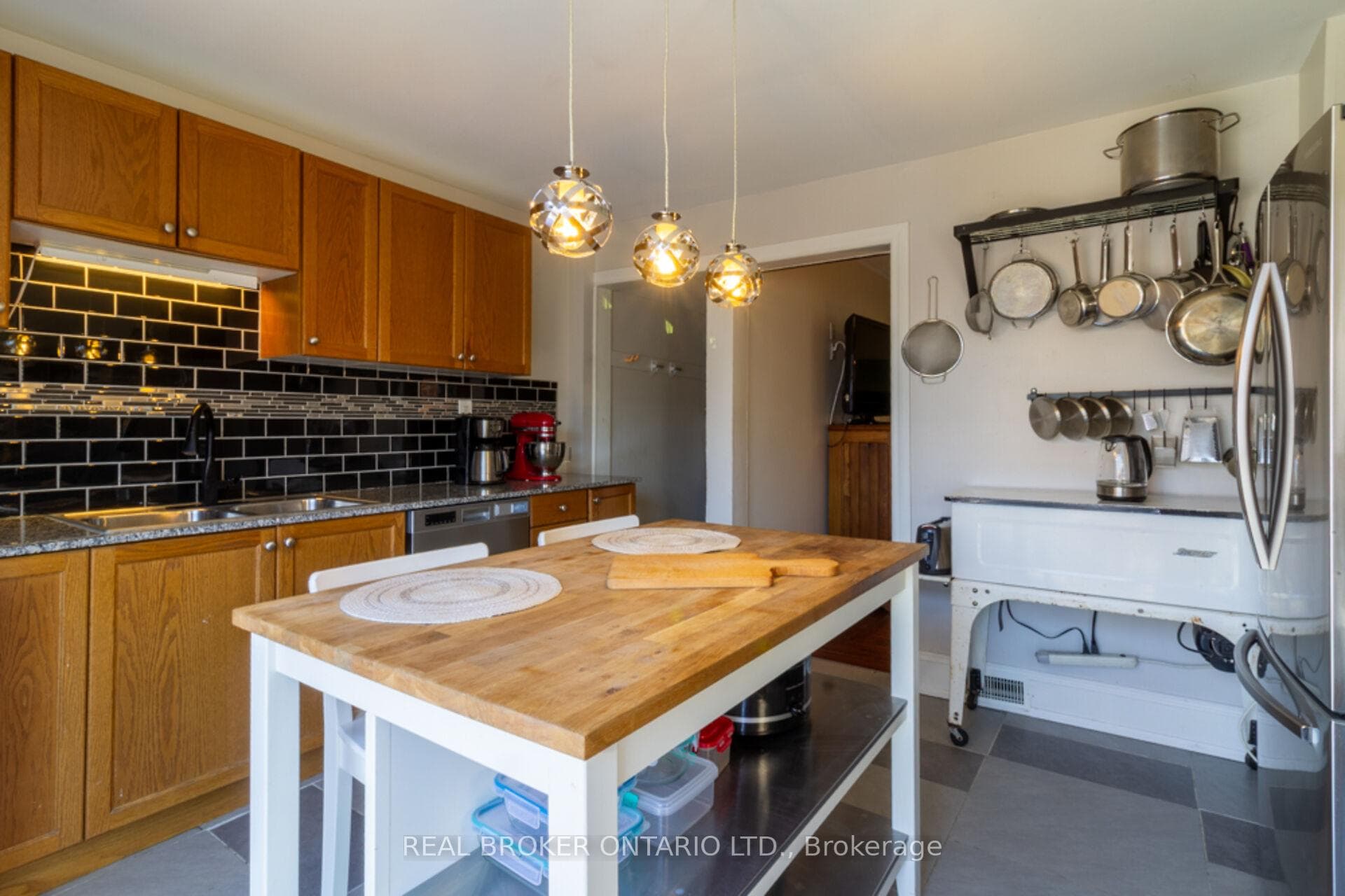 165 Leinster Avenue photo 14