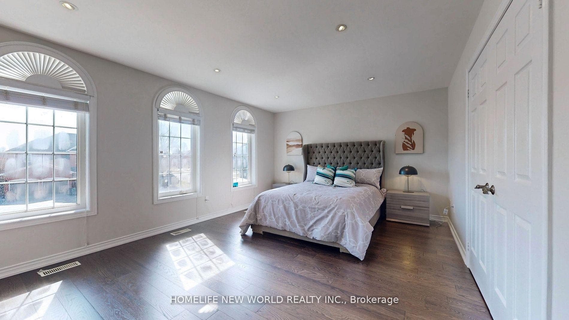 115 Golden Tulip Crescent photo 26
