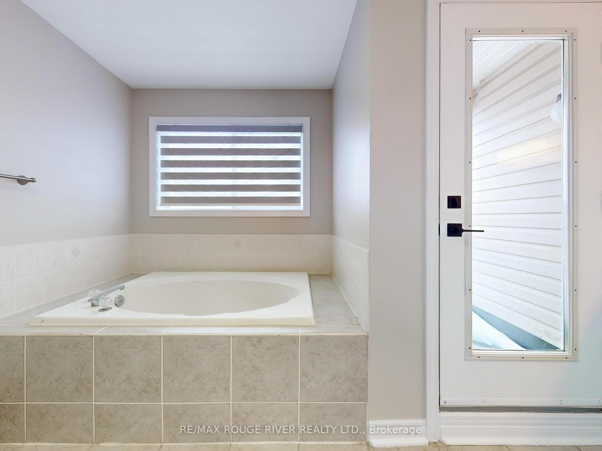 1330 Altona Road Unit 11 photo 21