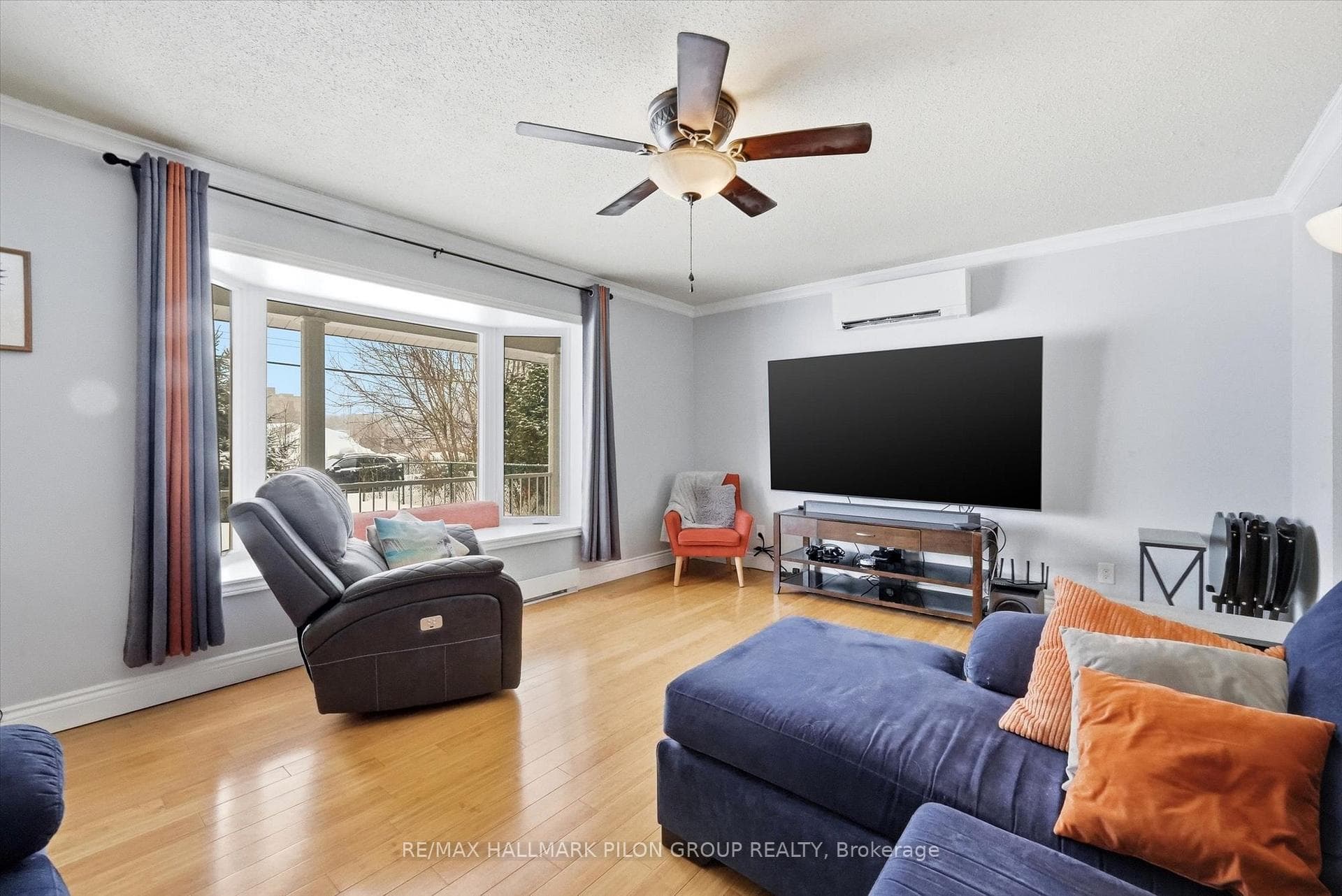 1326 Dussere Street photo 4