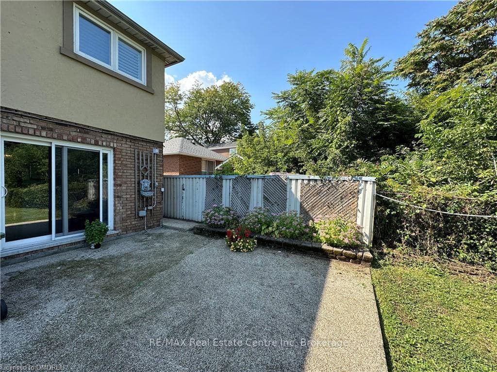 223 PICTON Street Unit 2 photo 3