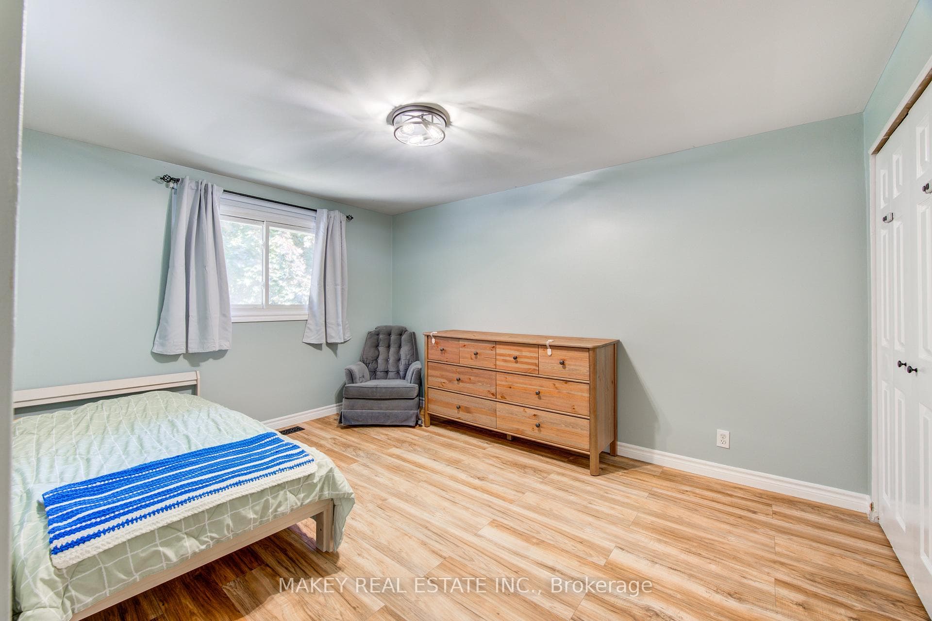 410 Odlum Drive photo 27