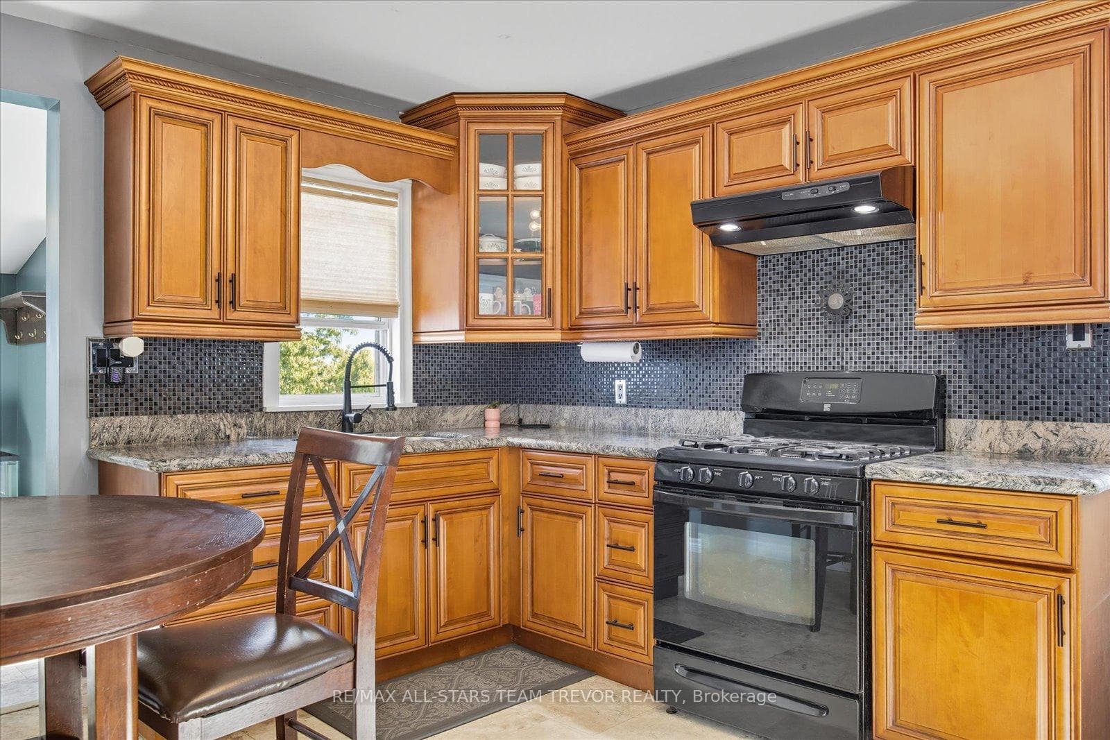 169 The Queensway N/A photo 5