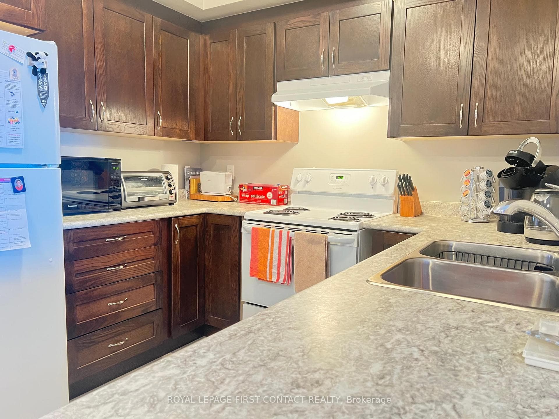 720 Yonge Street Unit 403 photo 2