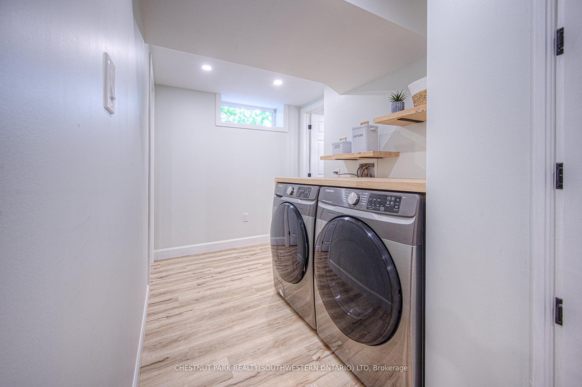 9 Simpson Avenue photo 33