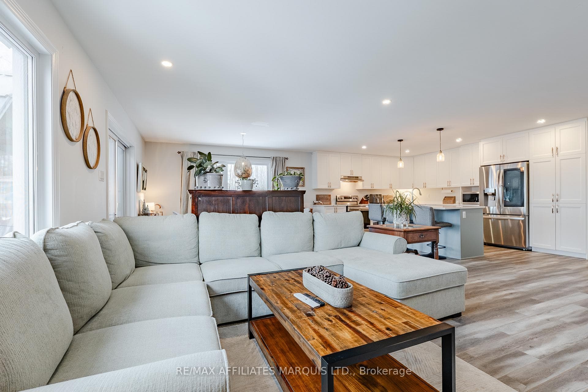 1108 Nicolas Crescent photo 20