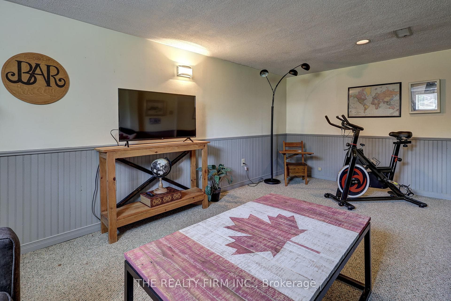 697 Victoria Street photo 26