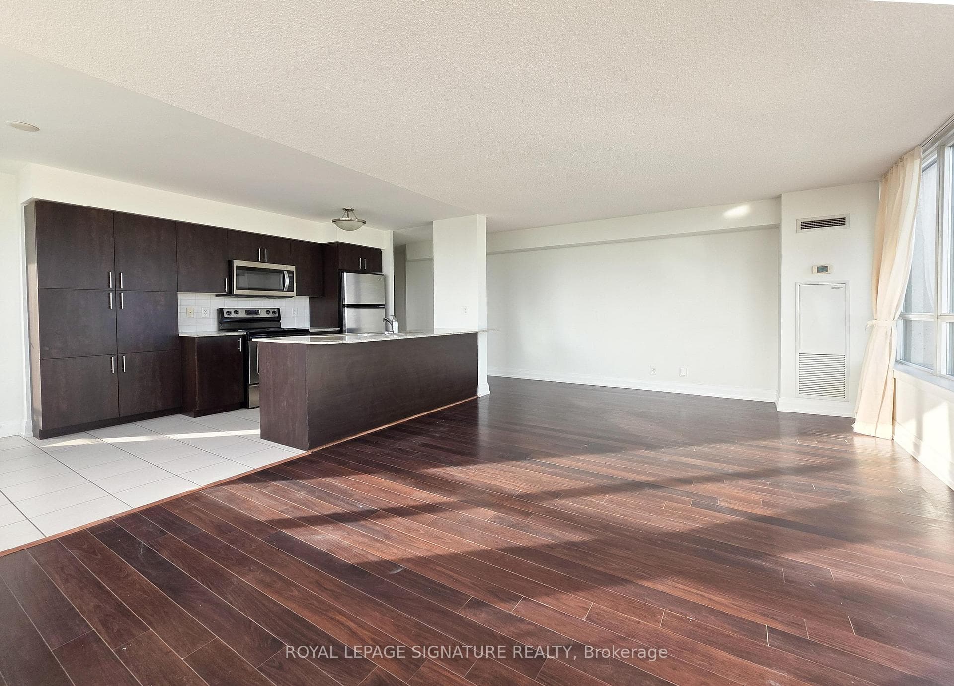 1060 Sheppard Avenue Unit 411 photo 4