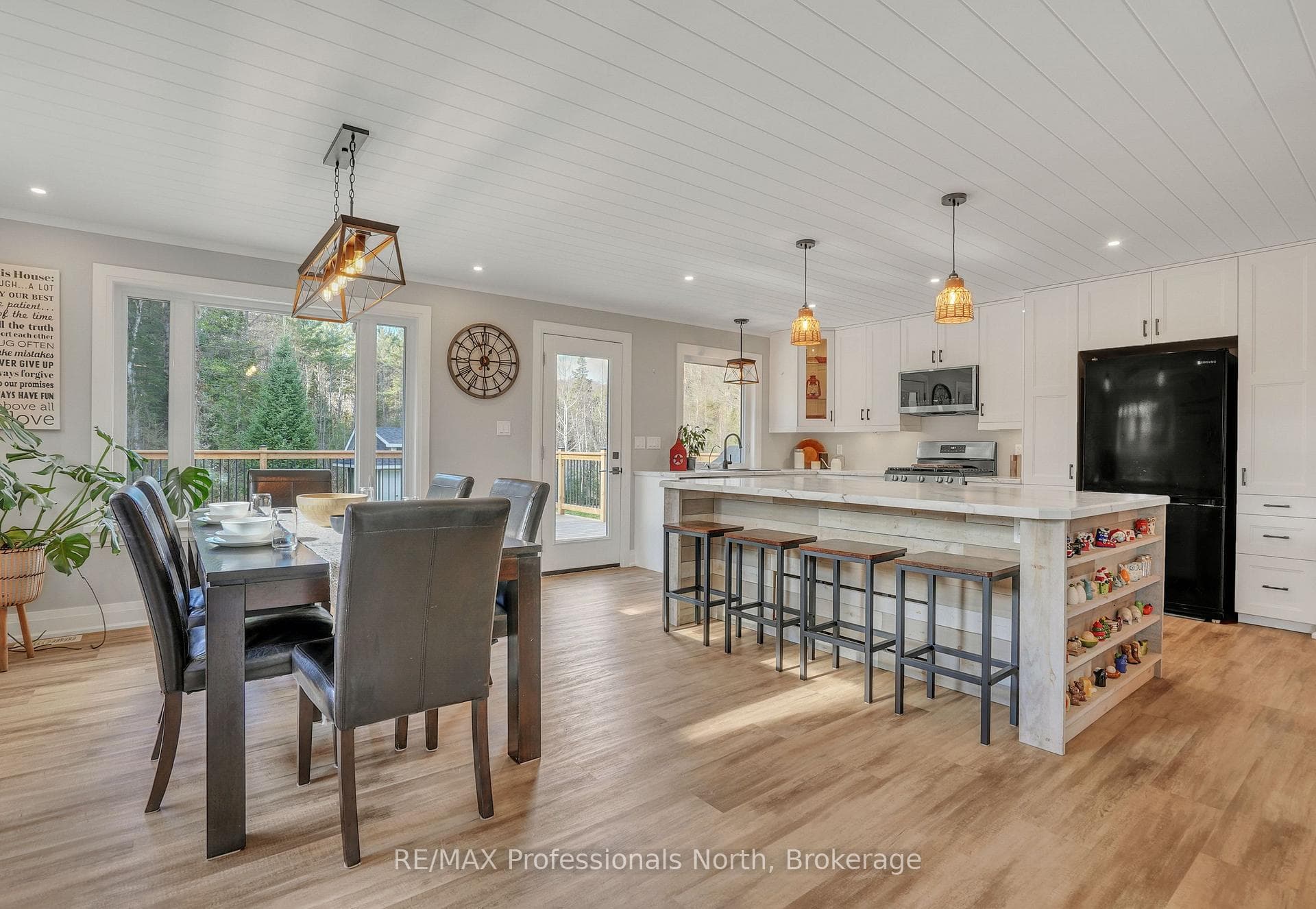 Welcome in to this Cheerful Home
