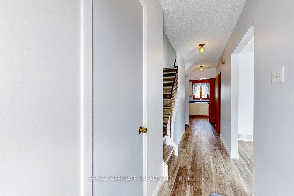 2456 Braeburn Place photo 4