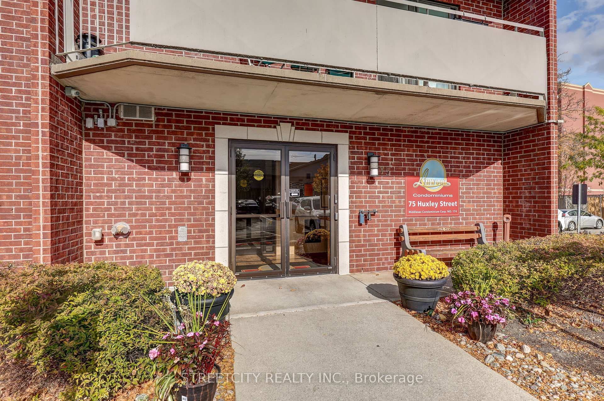 75 Huxley Street Unit 202 photo 34