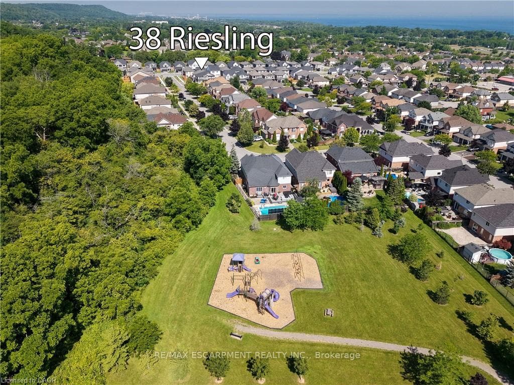 38 Riesling Street photo 35