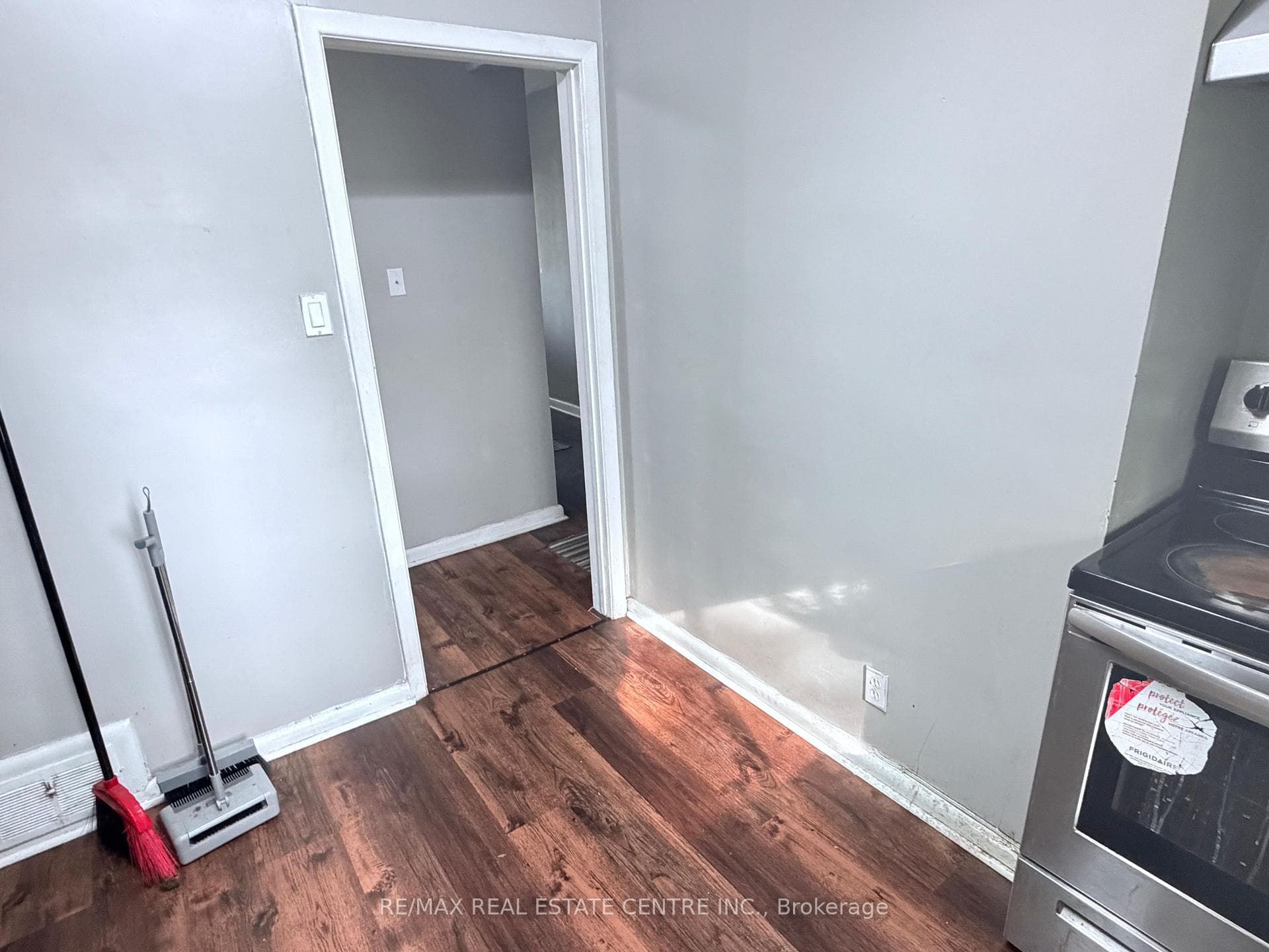 52 Sharbot Avenue photo 13