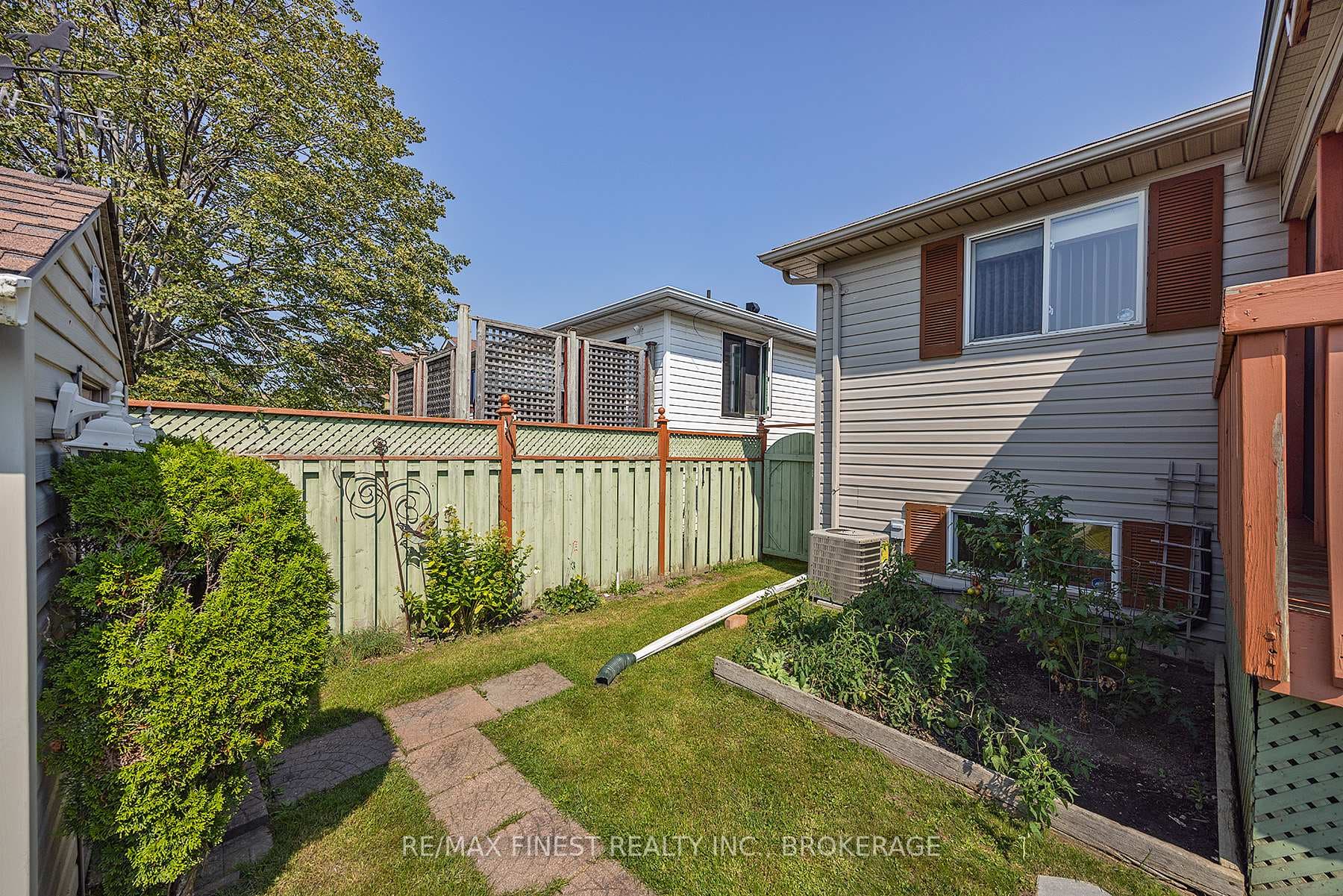 311 ELLESMEER Avenue photo 8