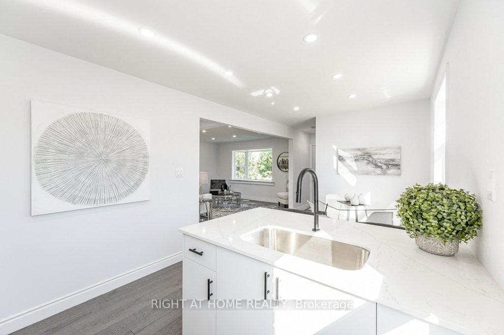 435 Evans Avenue photo 5