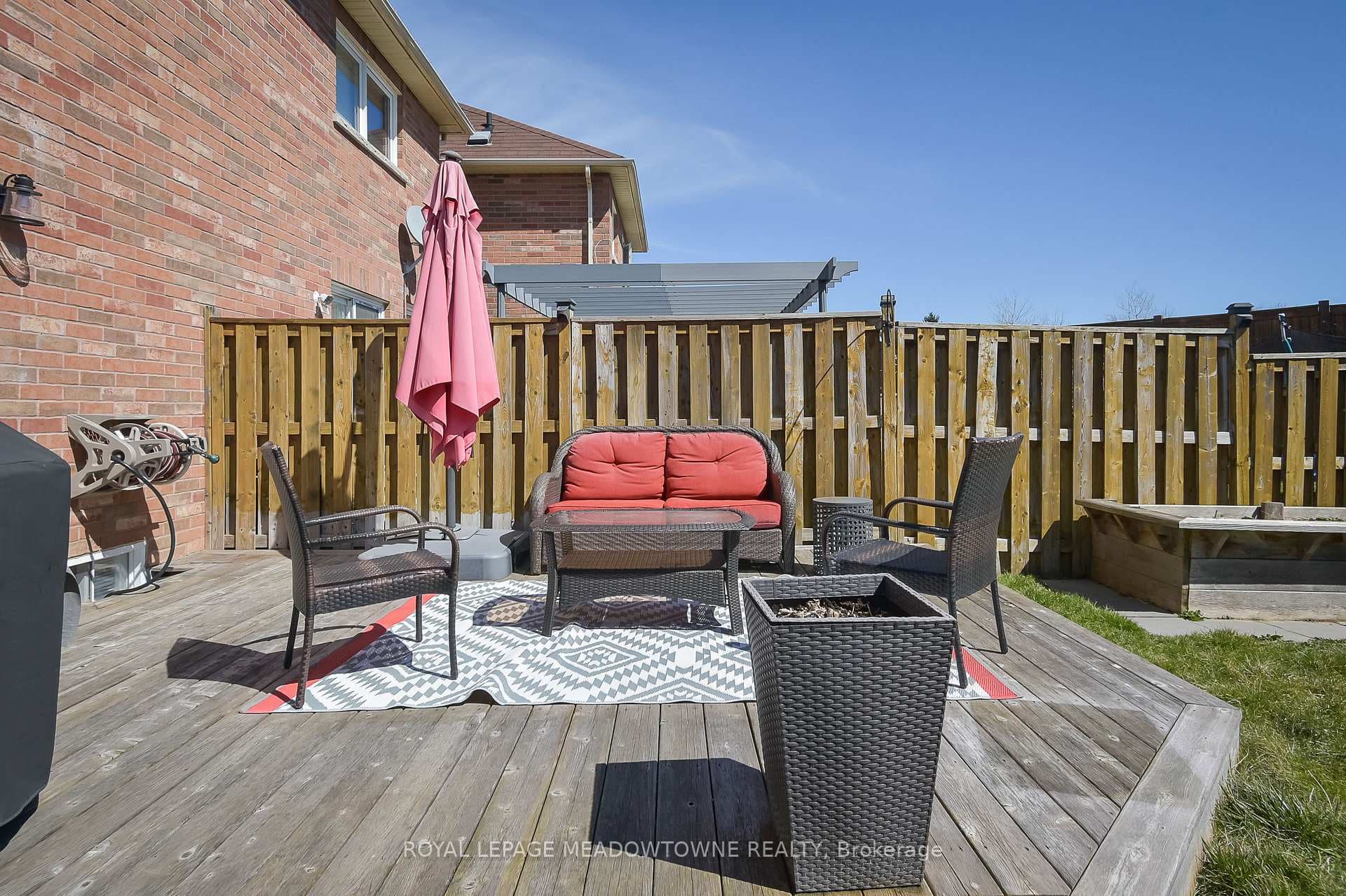 51 Mowat Crescent photo 37
