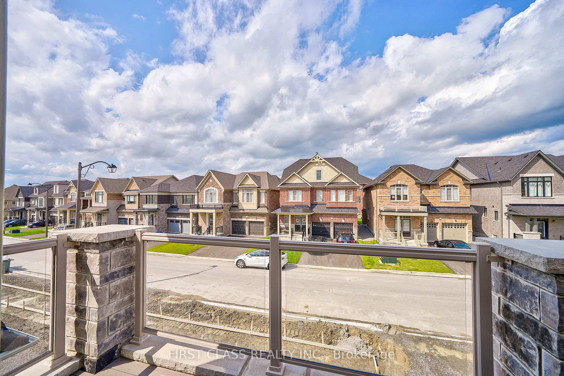 114 Angus Morton Crescent photo 28