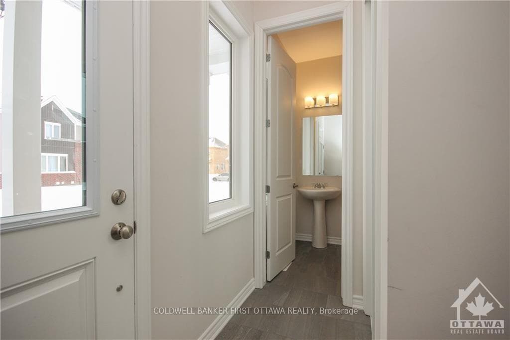 72 FOCALITY Crescent photo 3