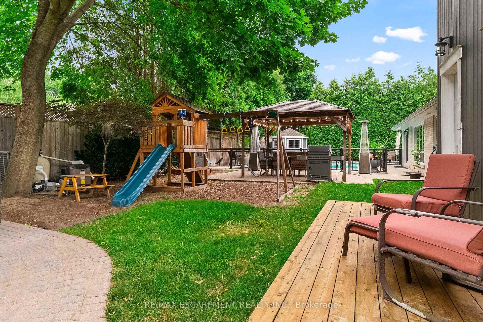 615 VANESSA Crescent photo 44