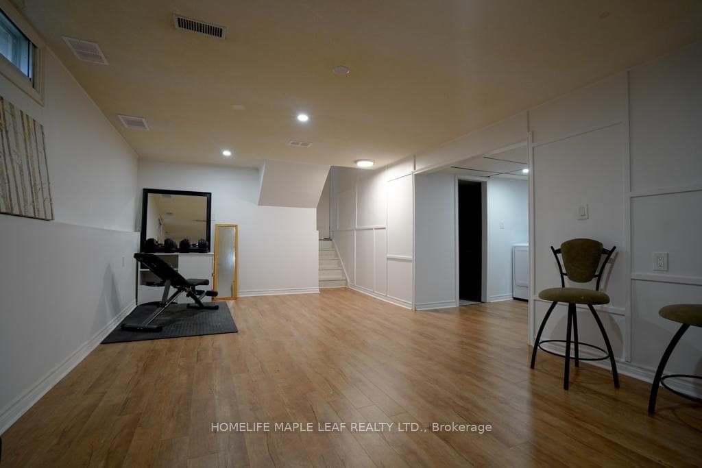 147 Muriel Crescent photo 31