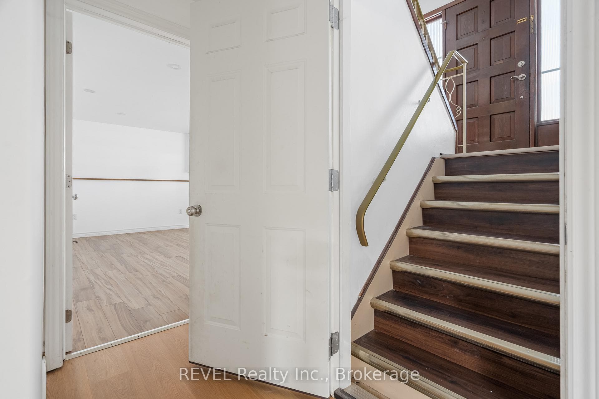 747 Parkdale Avenue photo 29
