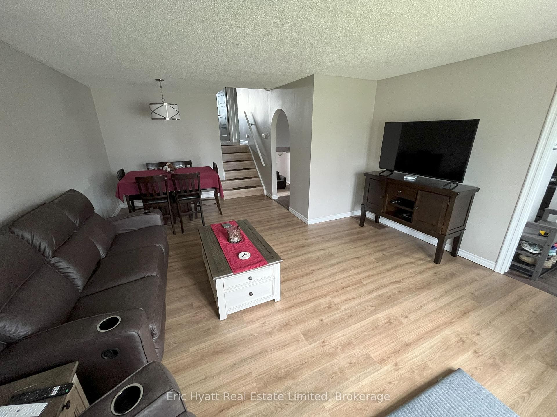525 CARTIER Street photo 4
