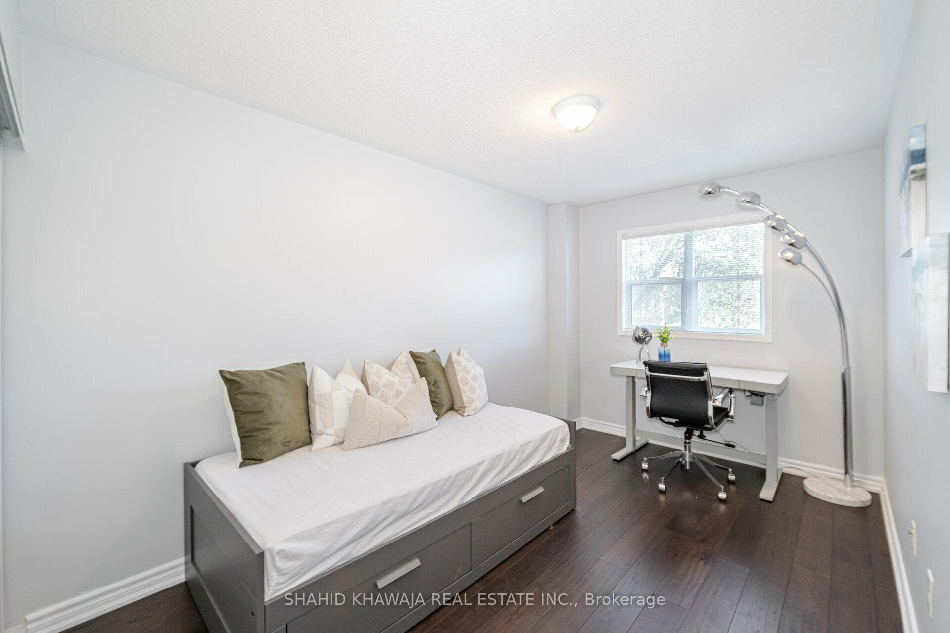 186 Littlewood Drive photo 17