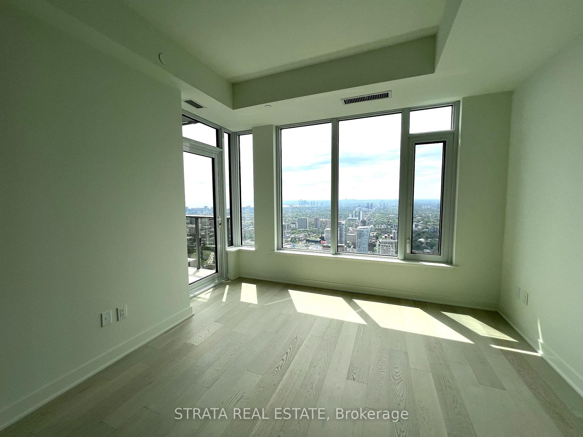11 Yorkville Avenue Unit 5501 photo 7
