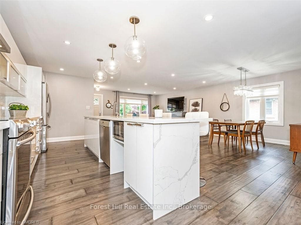 535 REGINA Drive photo 10