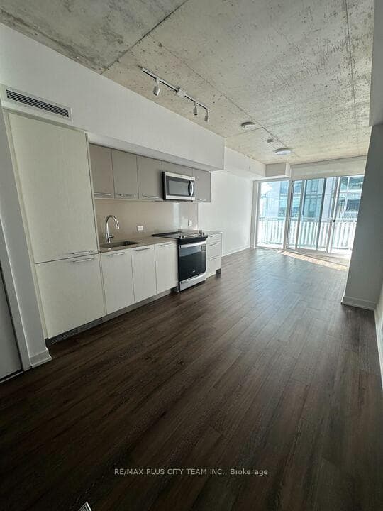45 Baseball Place Unit 811 photo 3