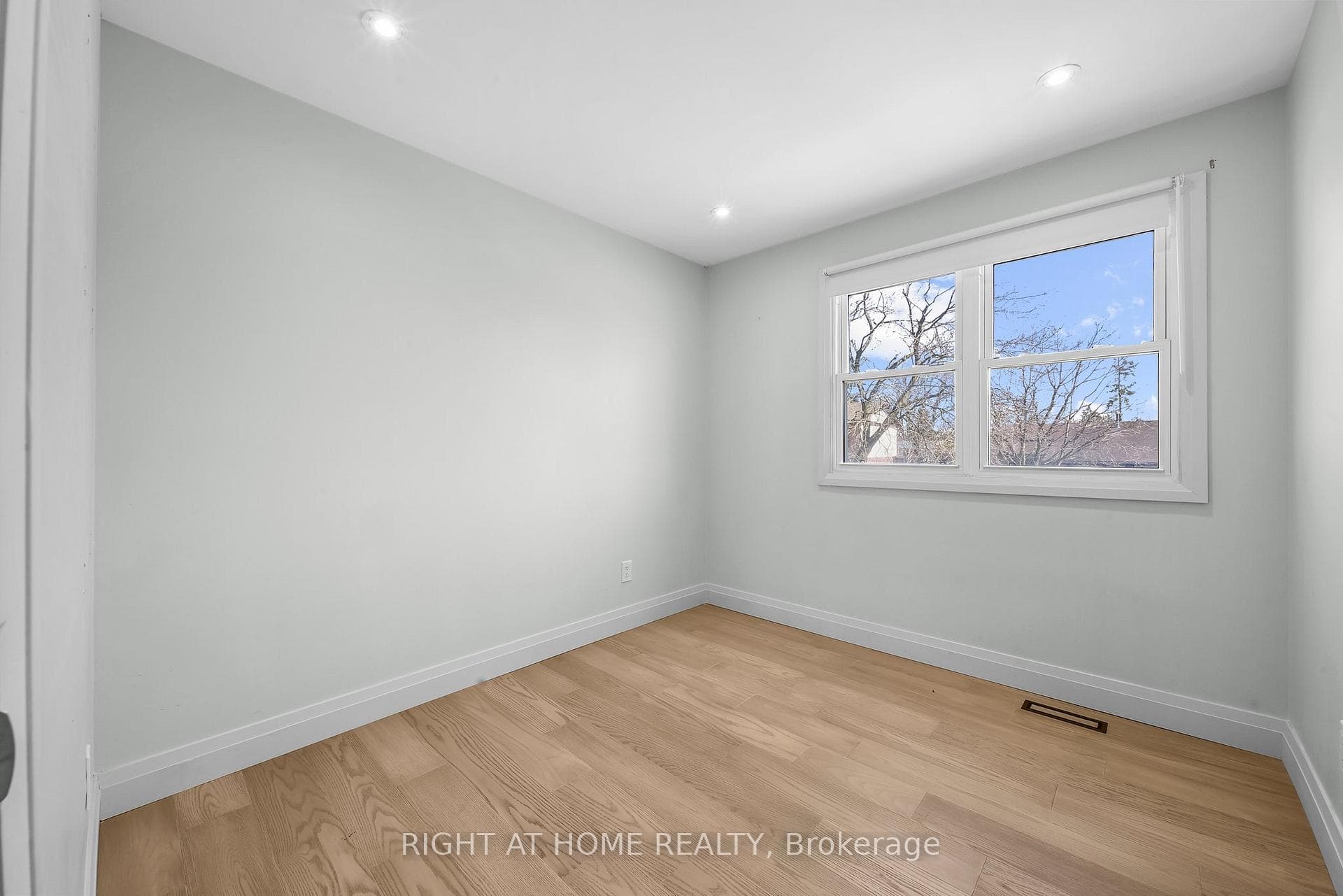 60 HEATHER Street photo 11