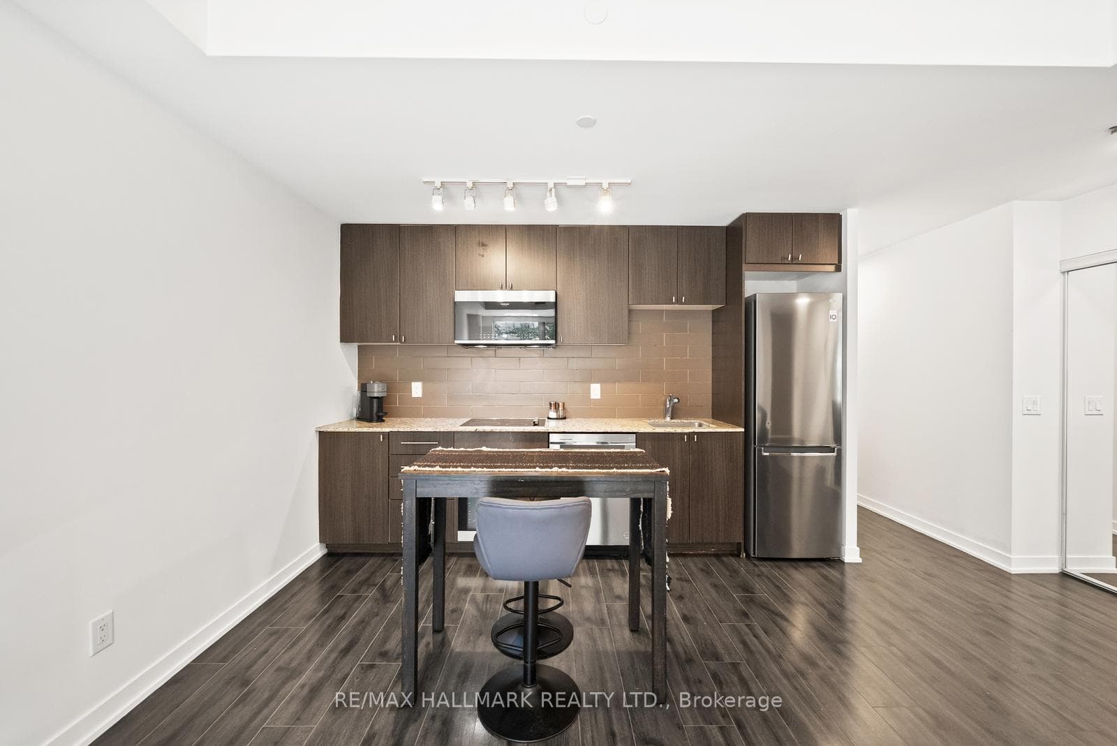 18 Rean Drive Unit TH3 photo 13