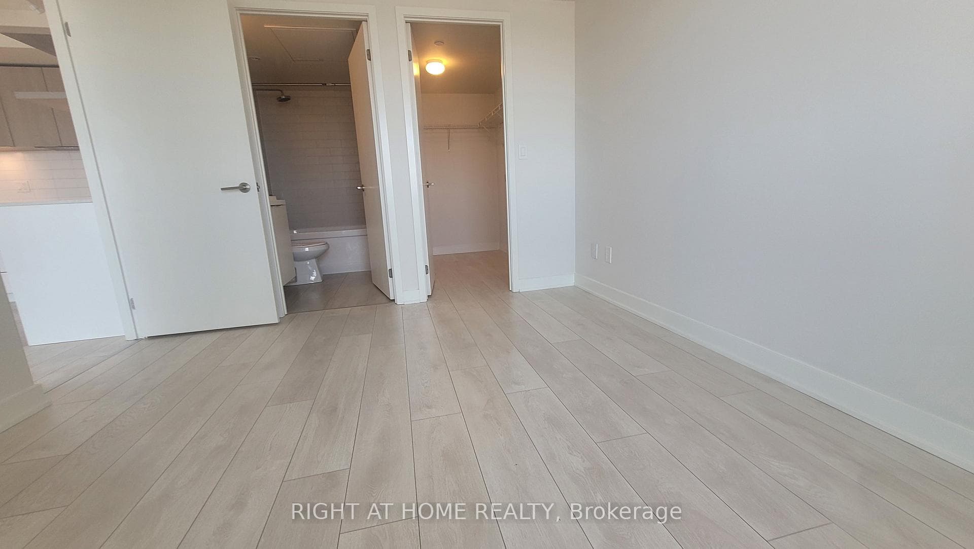 Master Bedroom-Walk-in closet