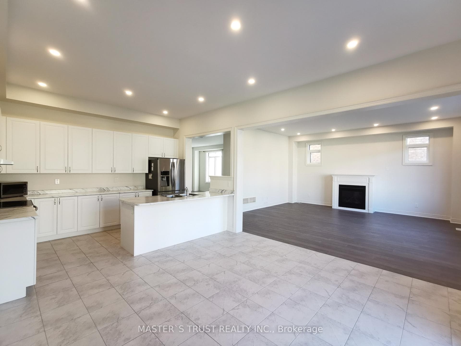 2529 Stallion Drive photo 10
