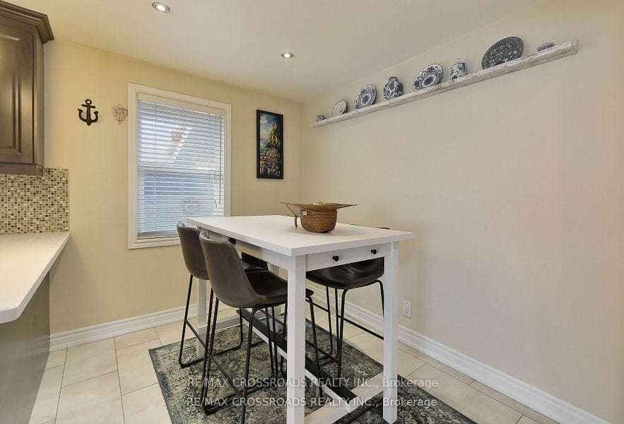588 Brimley Road photo 9