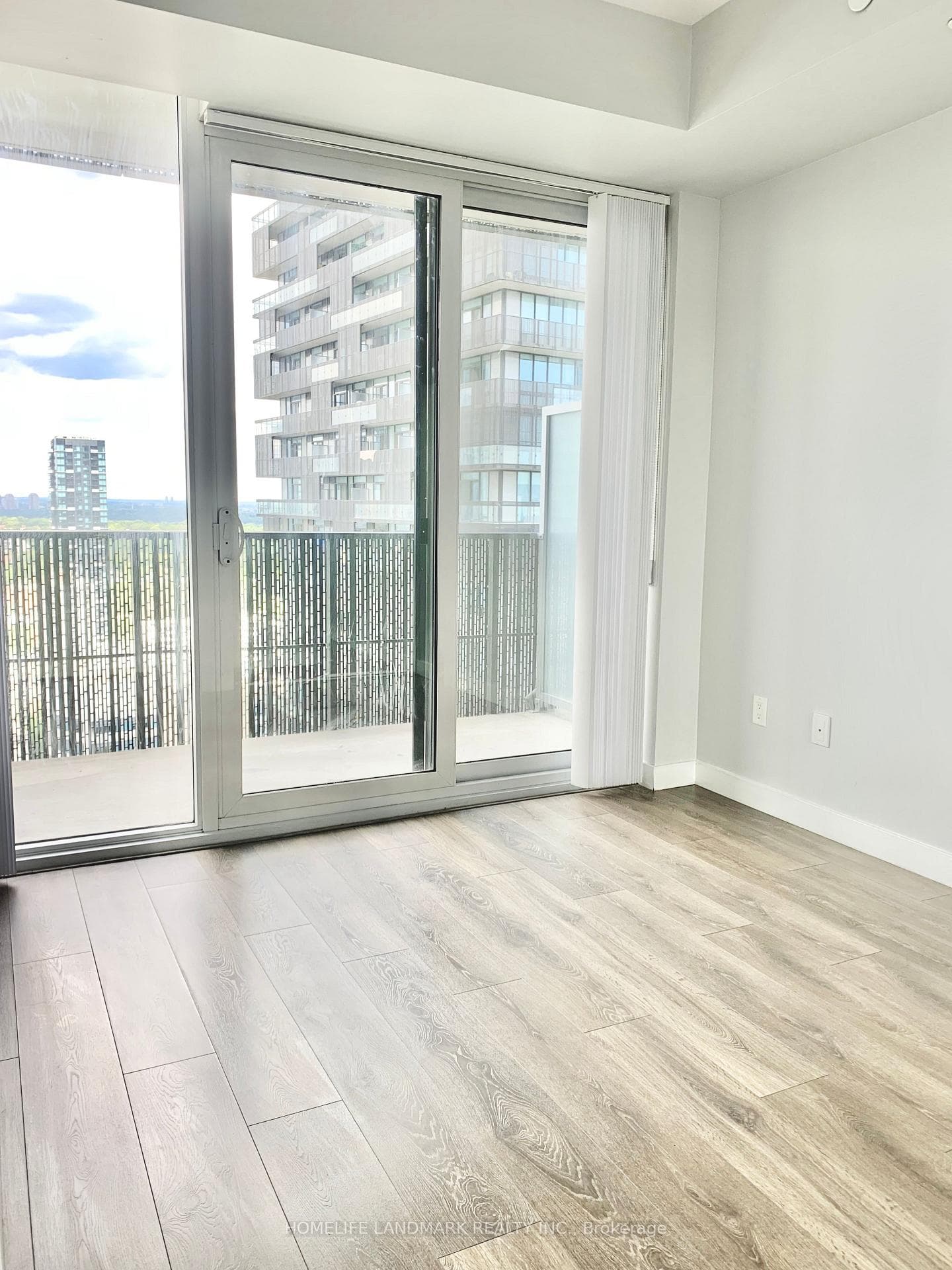 8 Eglinton Avenue Unit 2207 photo 19