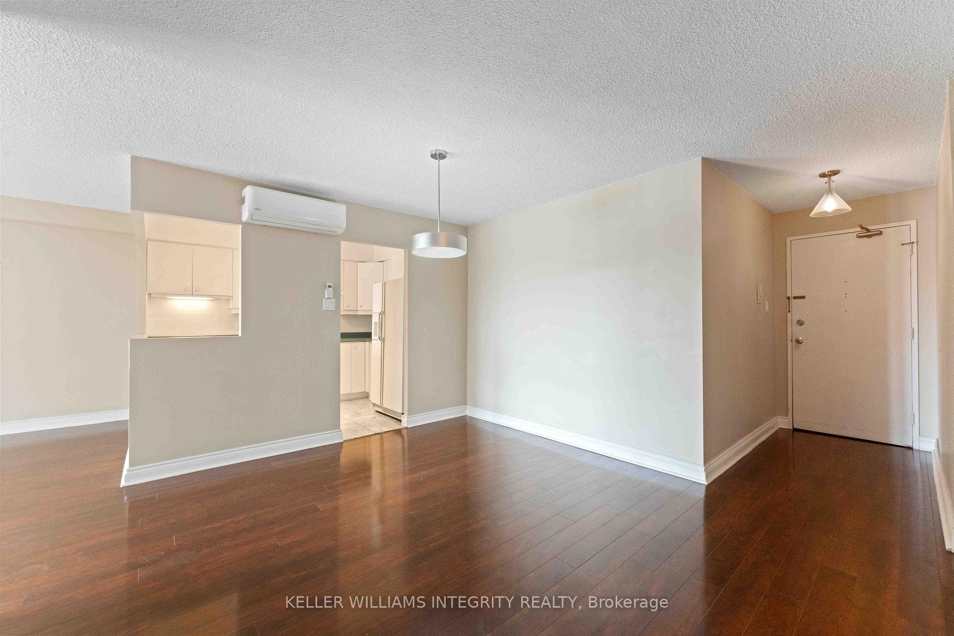 158B MCARTHUR Avenue Unit 701 photo 3