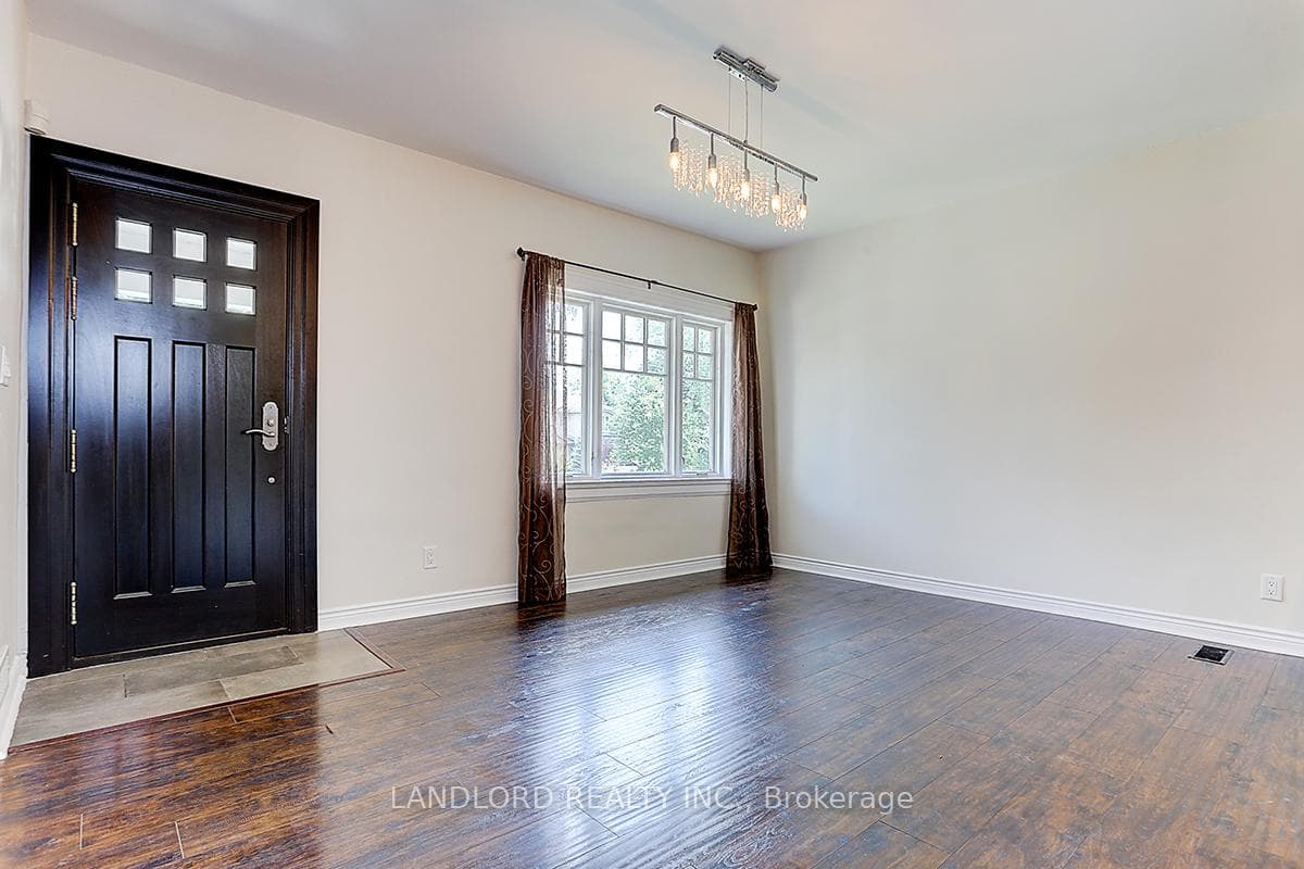64 Shaver Avenue photo 4