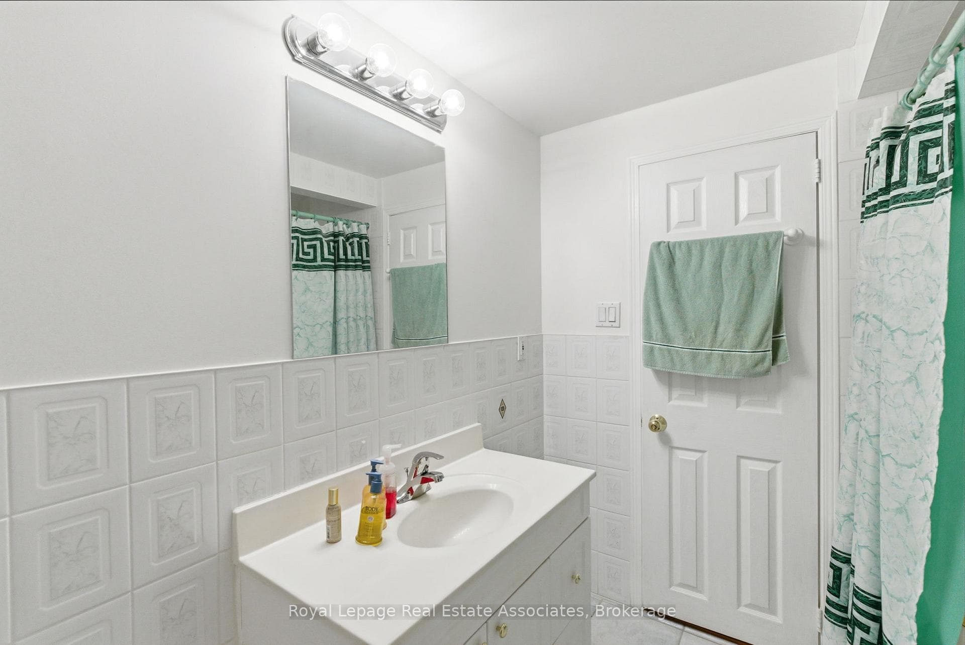 17 Walden Street photo 44