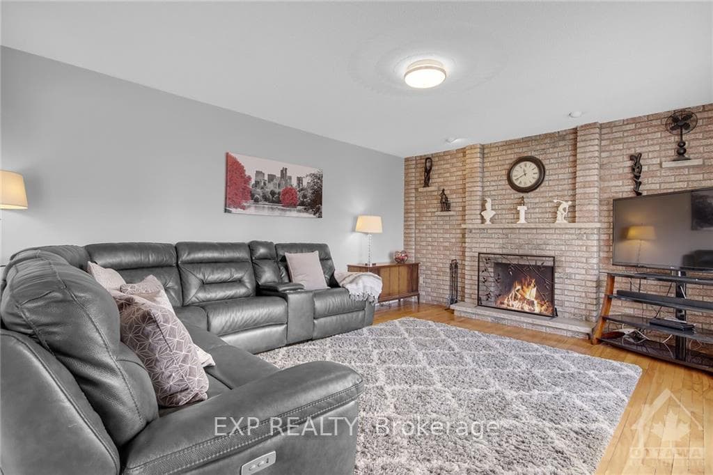 45 SUNNYCREST Drive photo 11