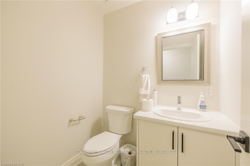 153 MOFFATT Street Unit A photo 10