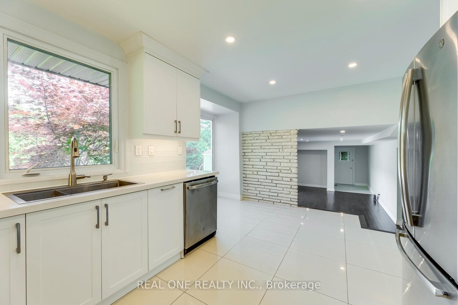 2231 All Saints Crescent photo 19