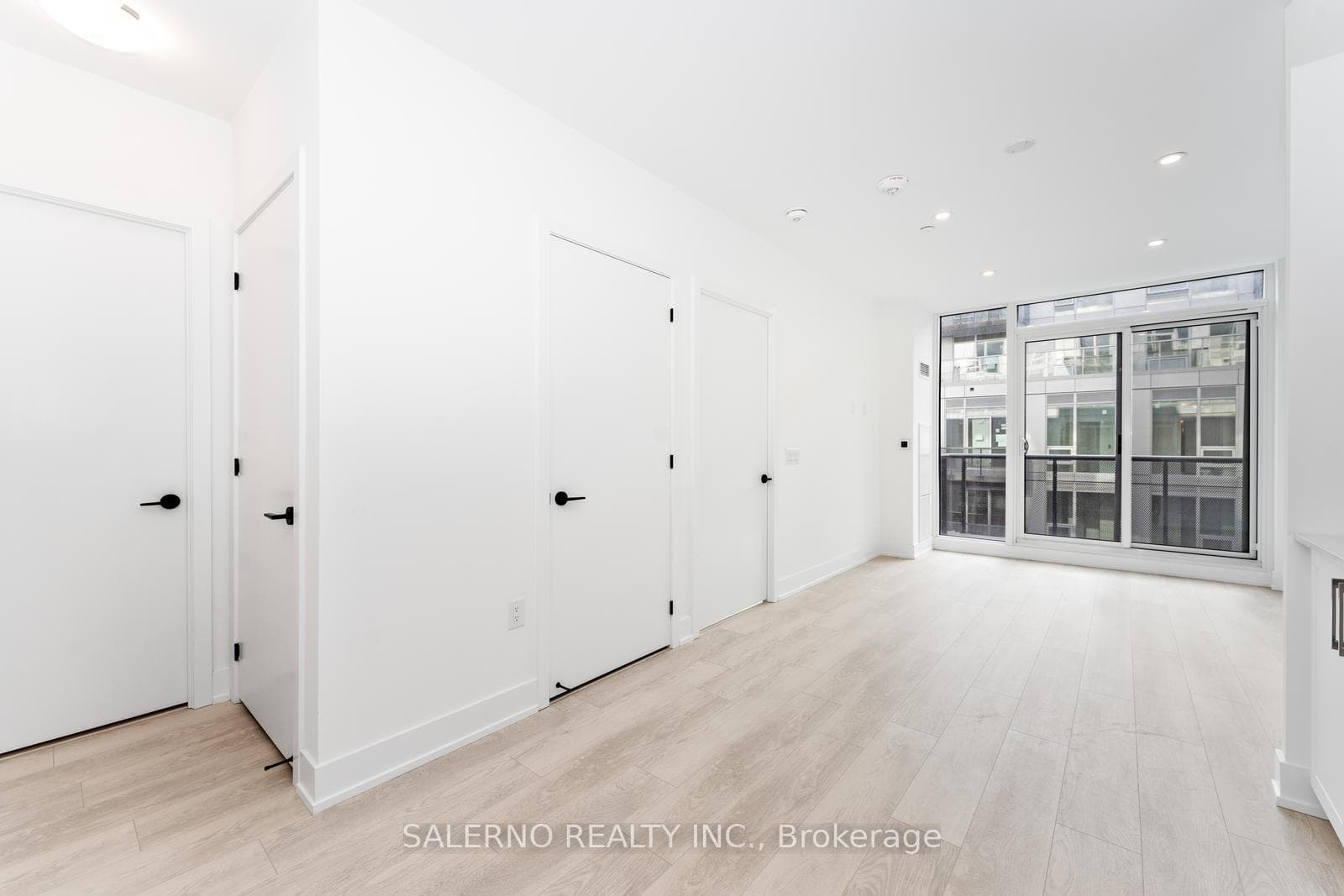 2450 Old Bronte Road Unit 621 photo 8