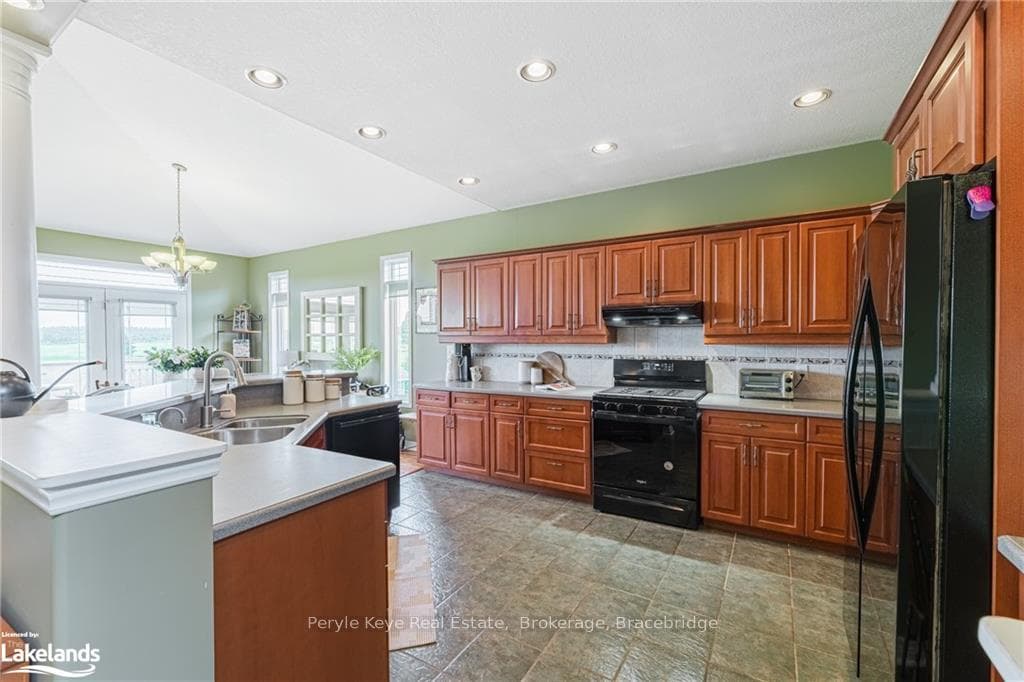 76 LANKIN Avenue photo 6