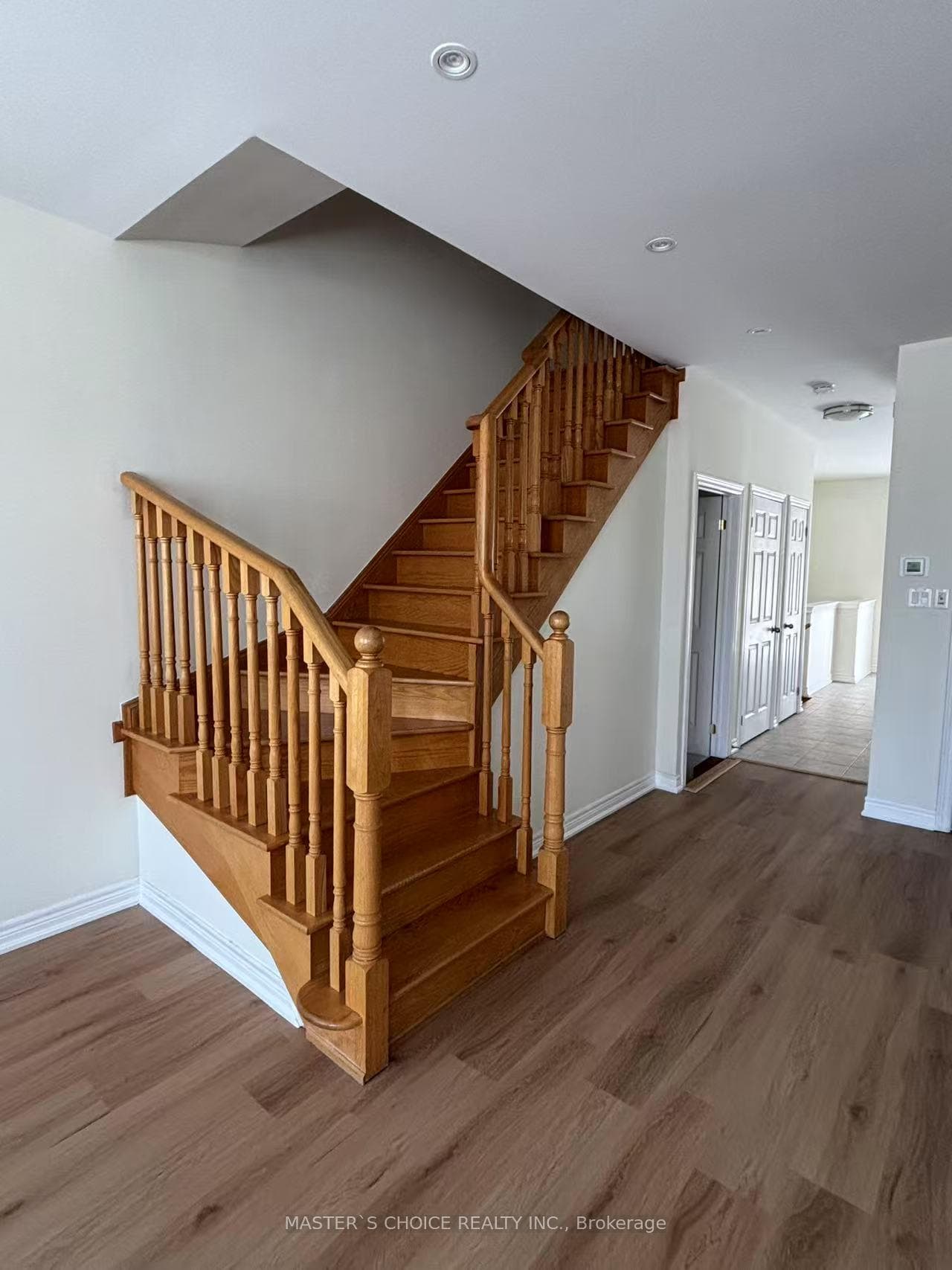 160 Yorkland Street photo 20